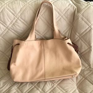 GILI pebbled leather tassel shoulder bag Pink